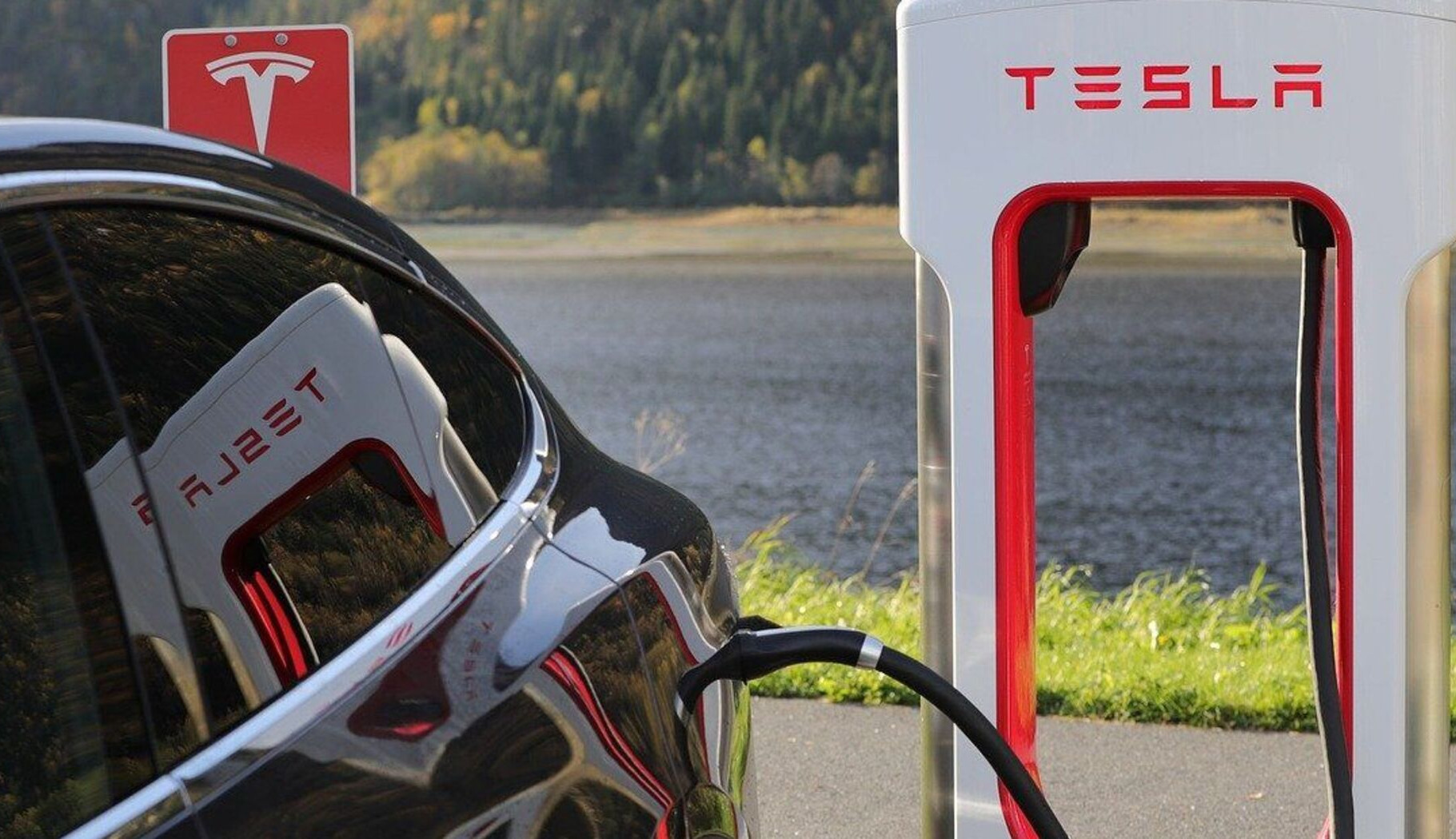 Volkswagen, Porsche та Audi використовуватимуть розʼєм для зарядки електромобілів Tesla