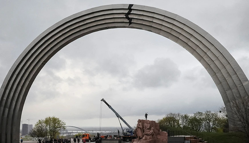 Мінкульт позбавив статусу пам'ятки колишню Арку Дружби народів у Києві: тепер монумент може бути демонтований