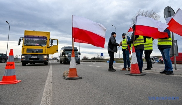 Польські фермери блокують рух вантажівок у двох пунктах пропуску: в чергах - 800 автомобілів